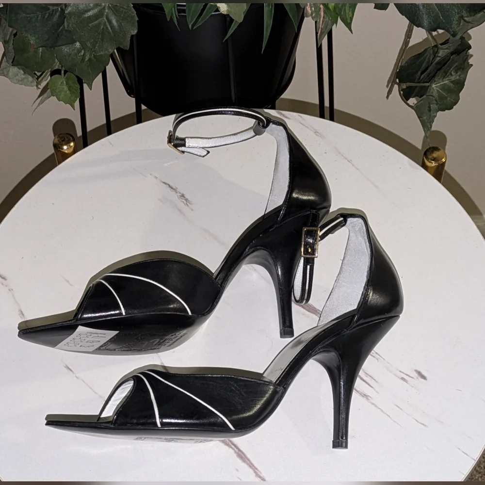 *Rare* Bruno Magli Black Women's Heels - Picture 3 of 12